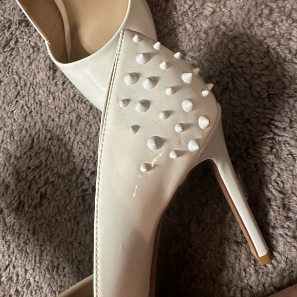 Spiked white heels - Picture 3 of 3
